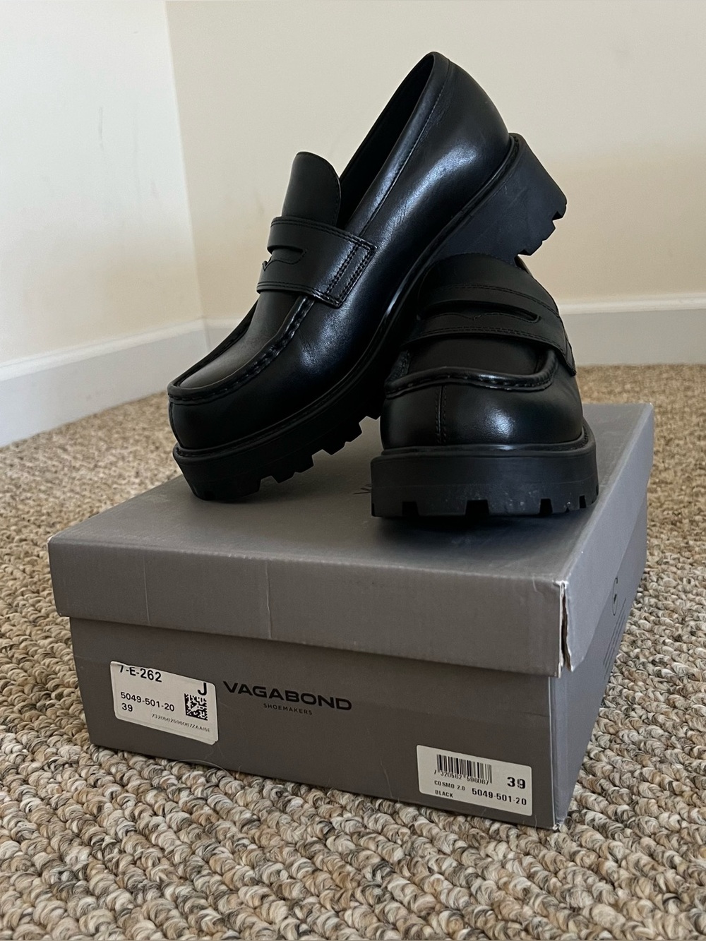 Vagabond Cosmo 2.0 Black Leather Lug Sole Penny Loafers